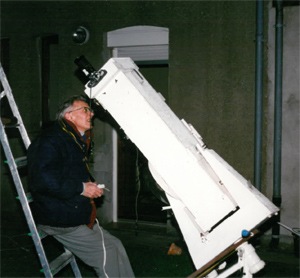 Le Docteur Henri Ducellier en pleine observation comtaire au Newton de 200mm