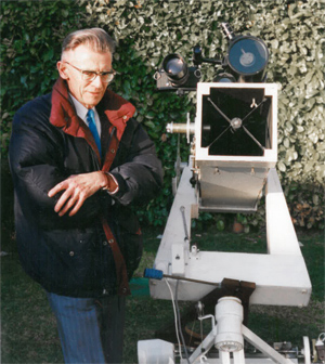 Le docteur Henri Ducellier et son Newton de 200mm f:6 sur monture  fourche