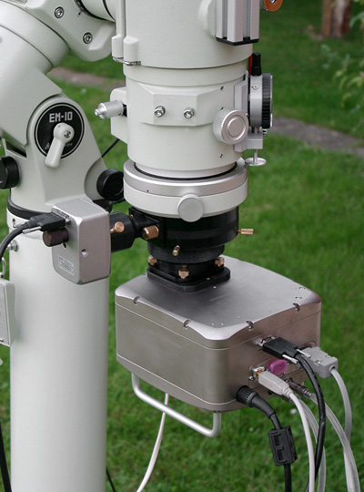 Axis instruments - Diviseur optique prt pour une session d'imagerie sur la lunette Takahashi FSQ106.